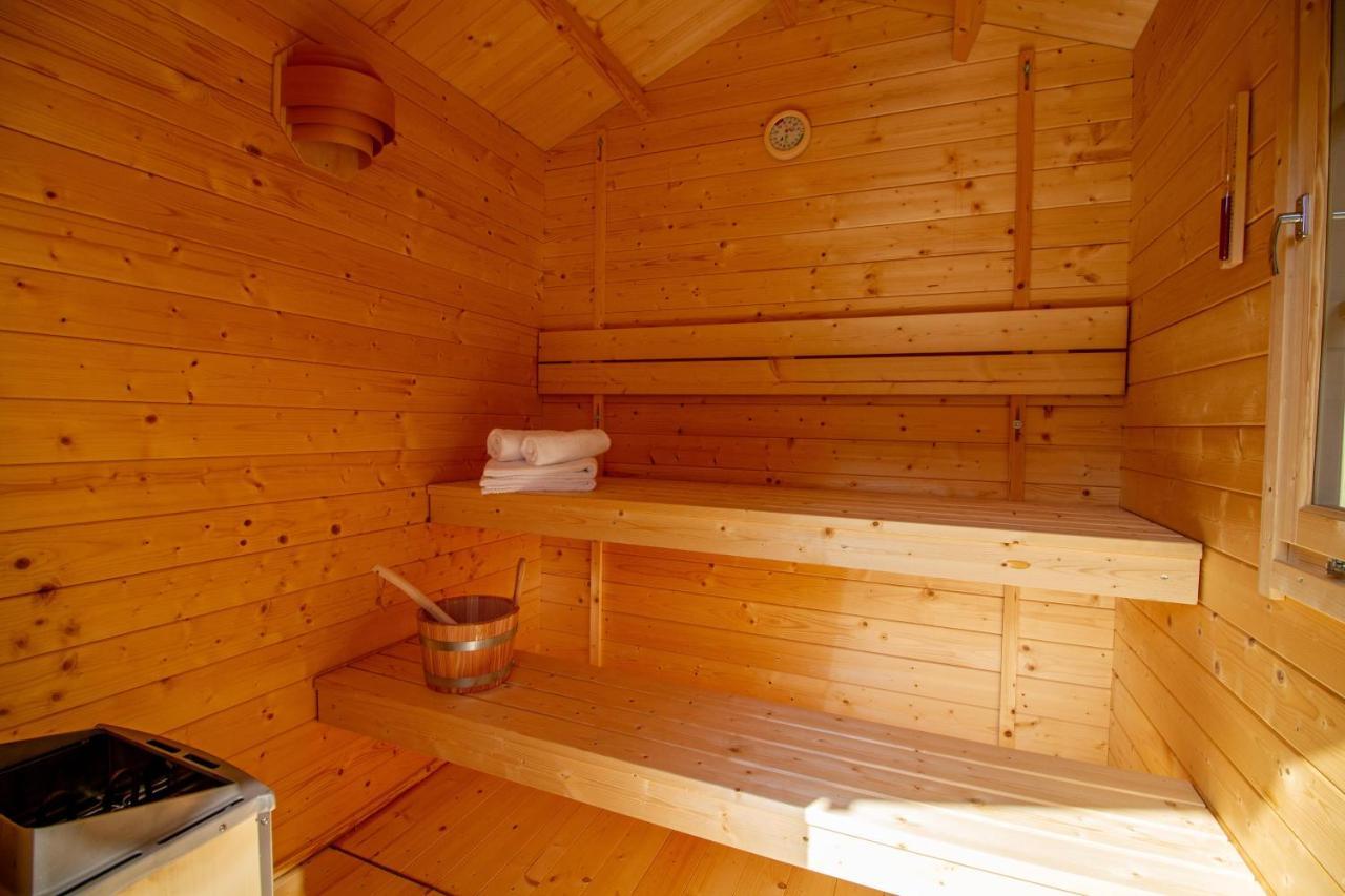 Up Besoeoek - Magnolie Mit Sauna Krummhörn Exterior foto